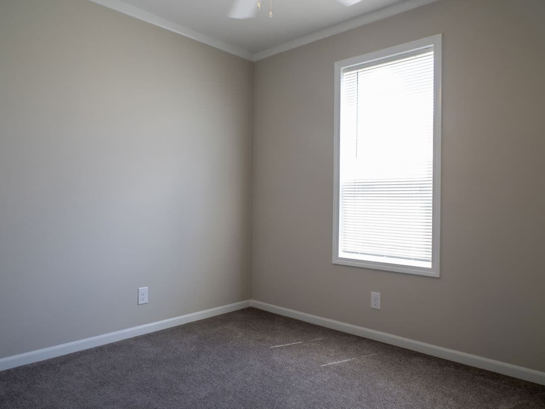 Avon park 24482e bedroom home features