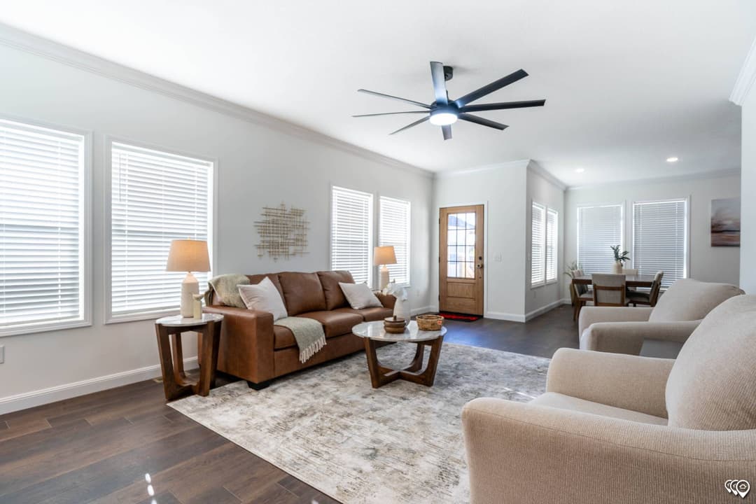 Pri3284-2073 interior home features