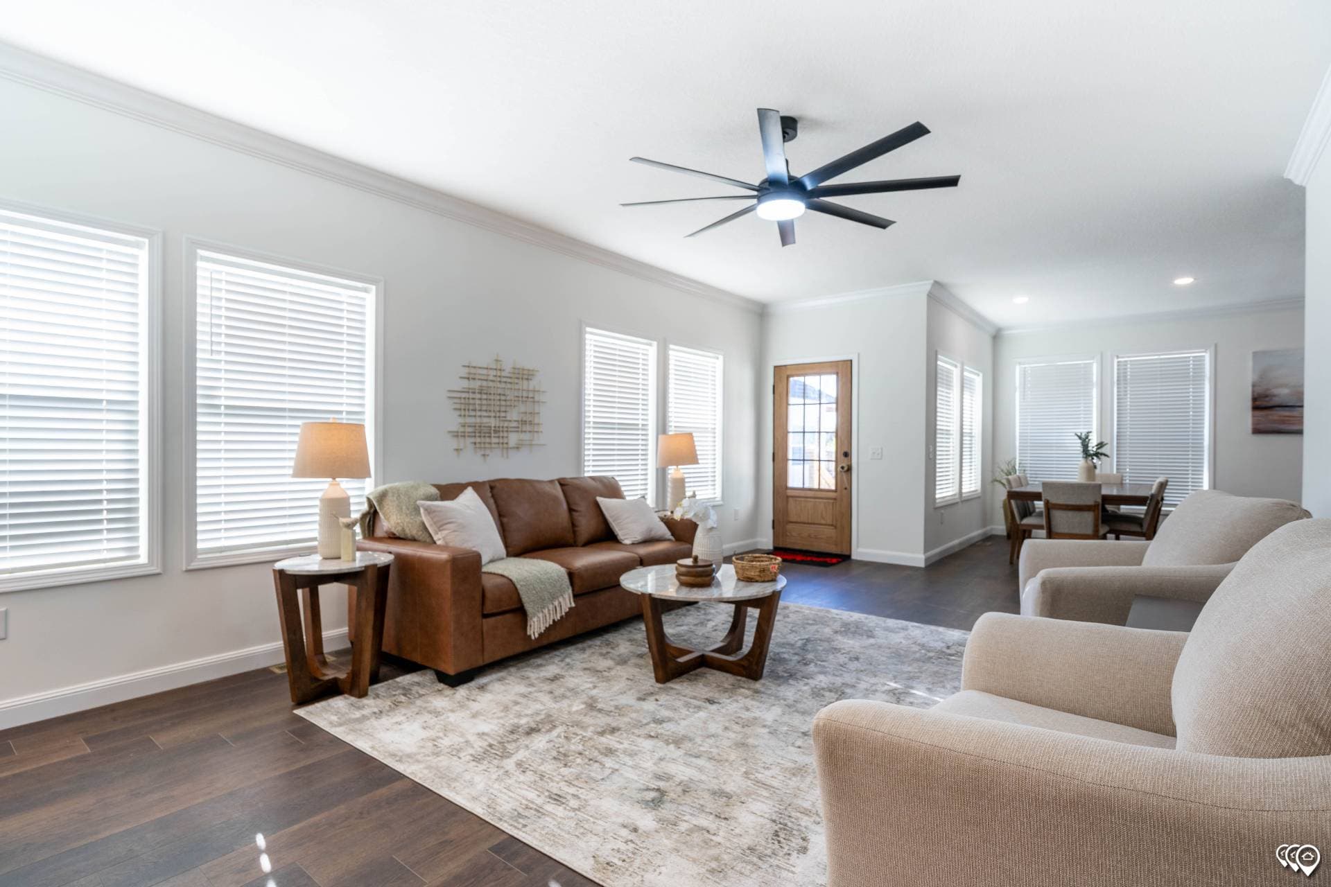 Pri3284-2073 interior home features