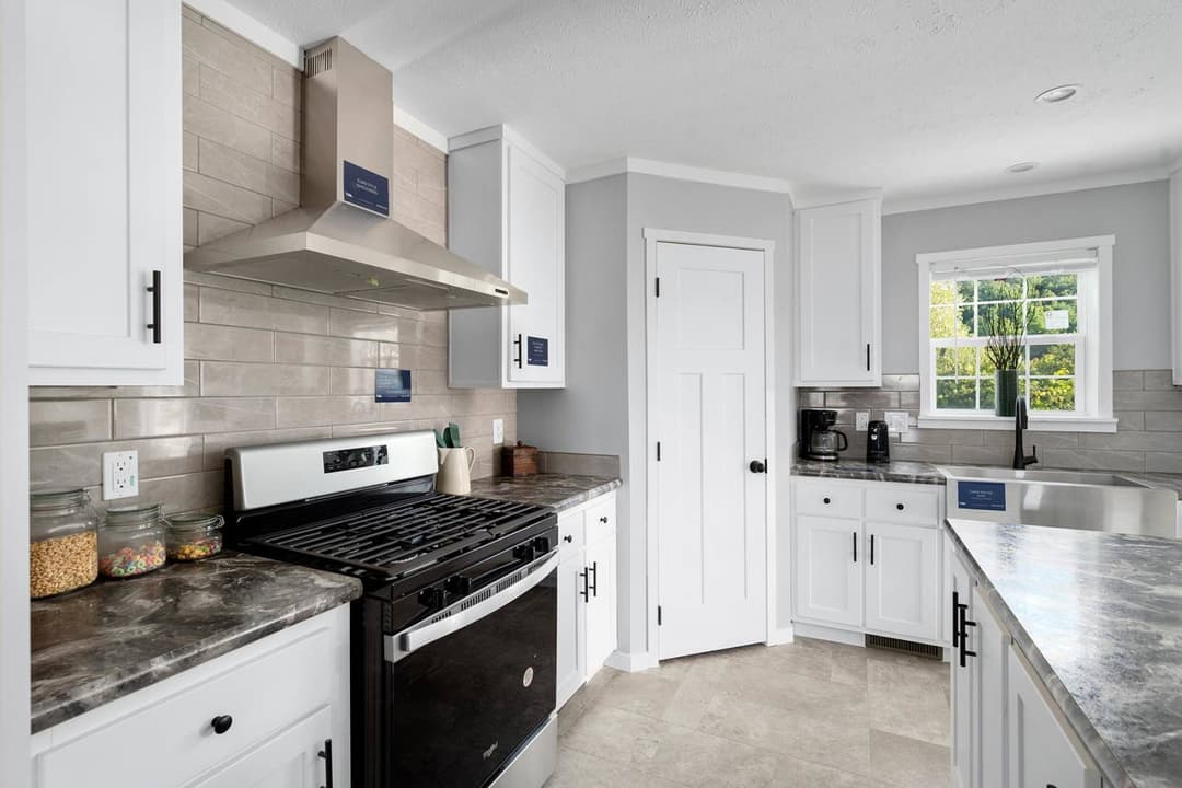 Attain kitchen home features