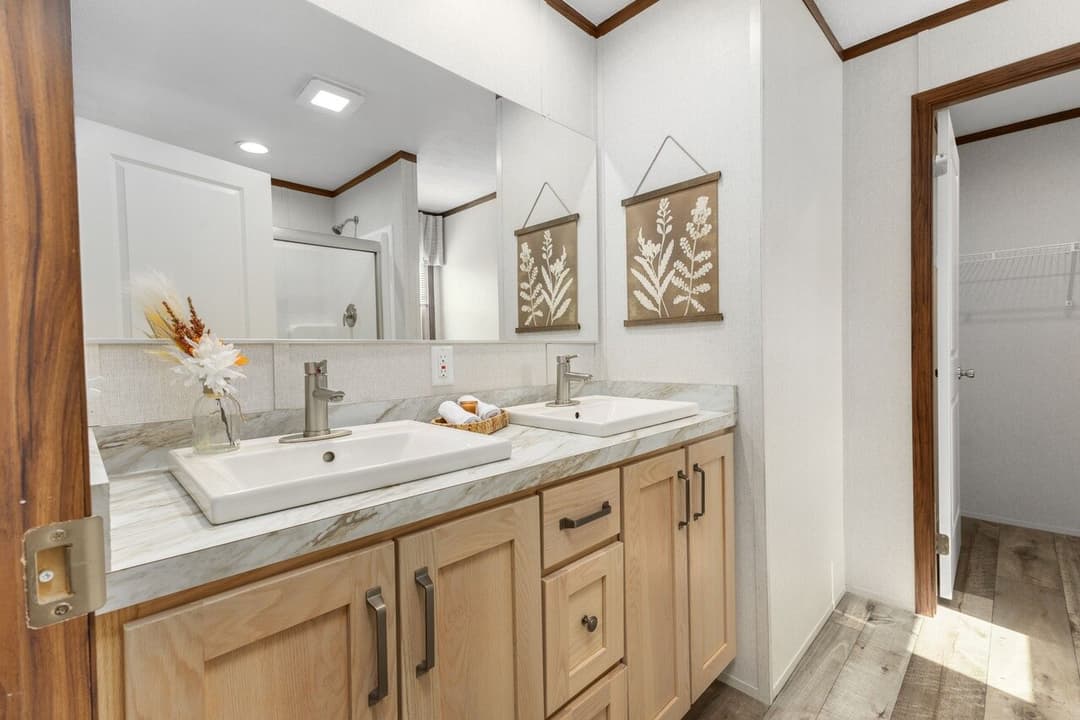 Elite 2 bathroom home features