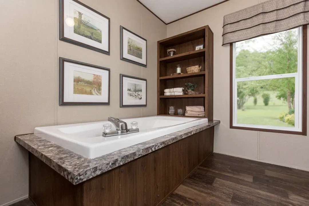 The bayside bathroom home features