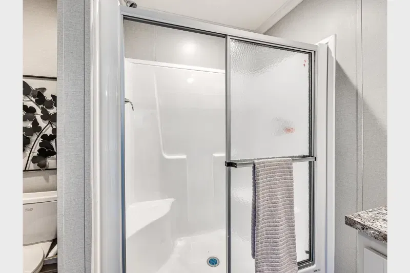 Prairie dune 8810 bathroom home features