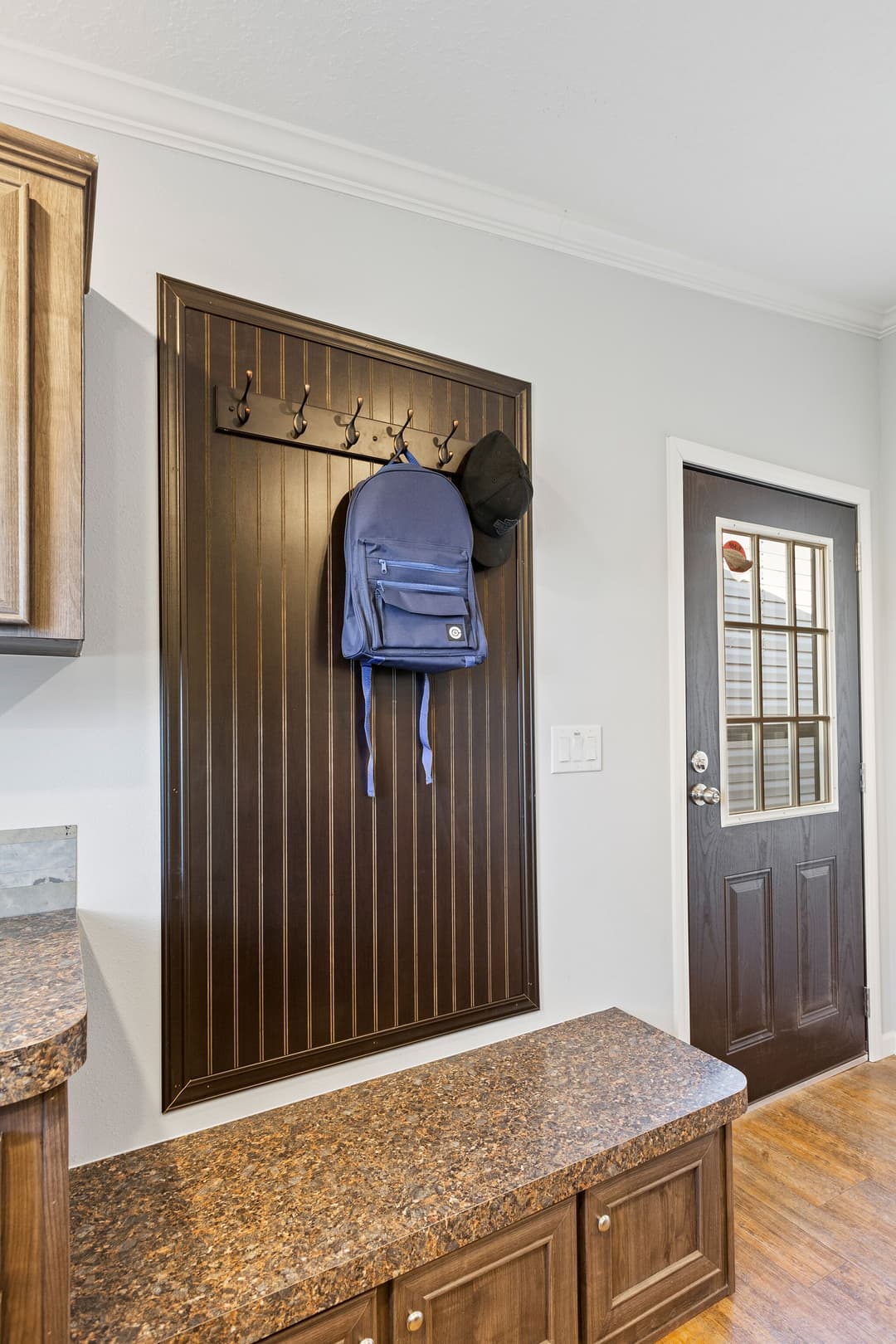 Taylor 2856 interior home features