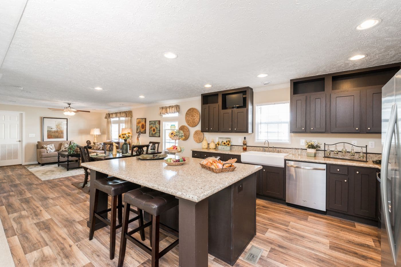 The elite 60 kitchen home features