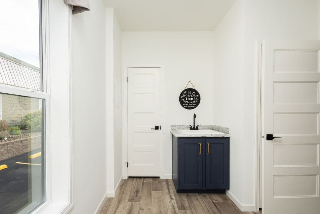 Pinecrest elite modular pgm5008-p interior home features