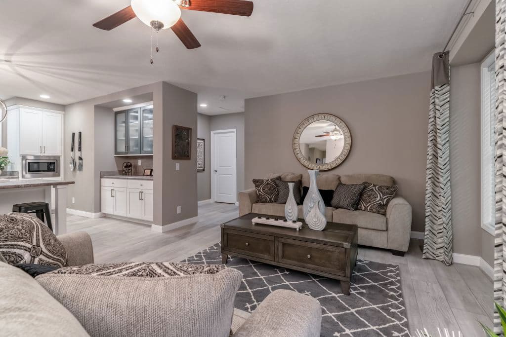 Signature 1 interior home features