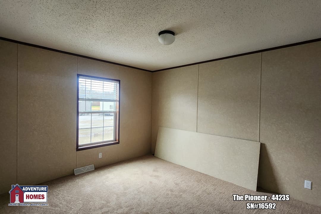 Pioneer | 4423s bedroom home features