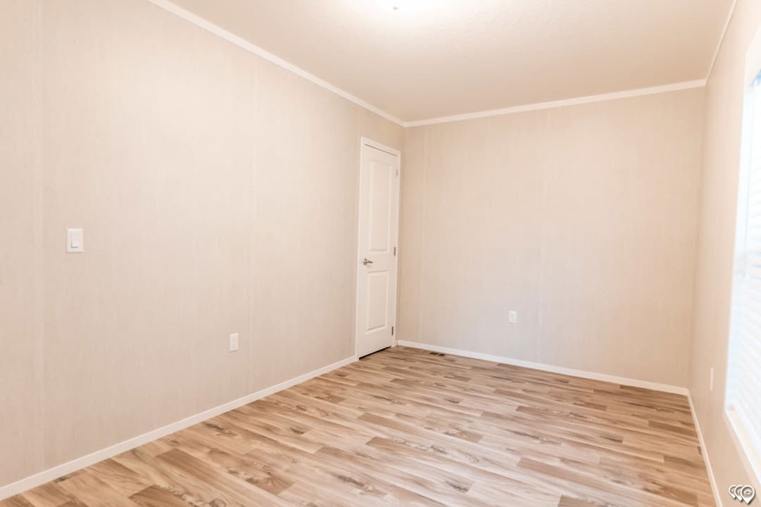 Arc1680-8012 bedroom home features