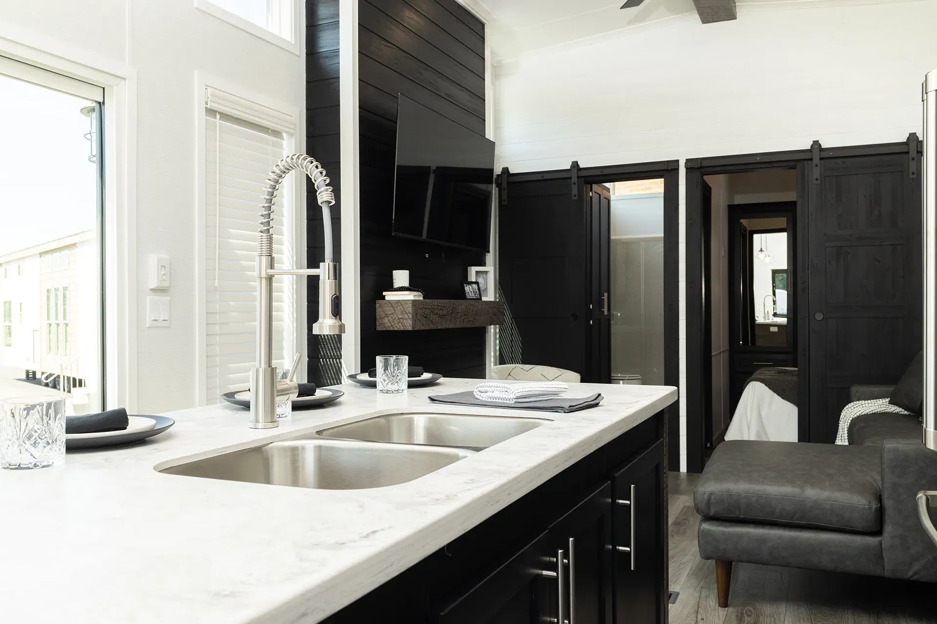 Island 6430p kitchen home features