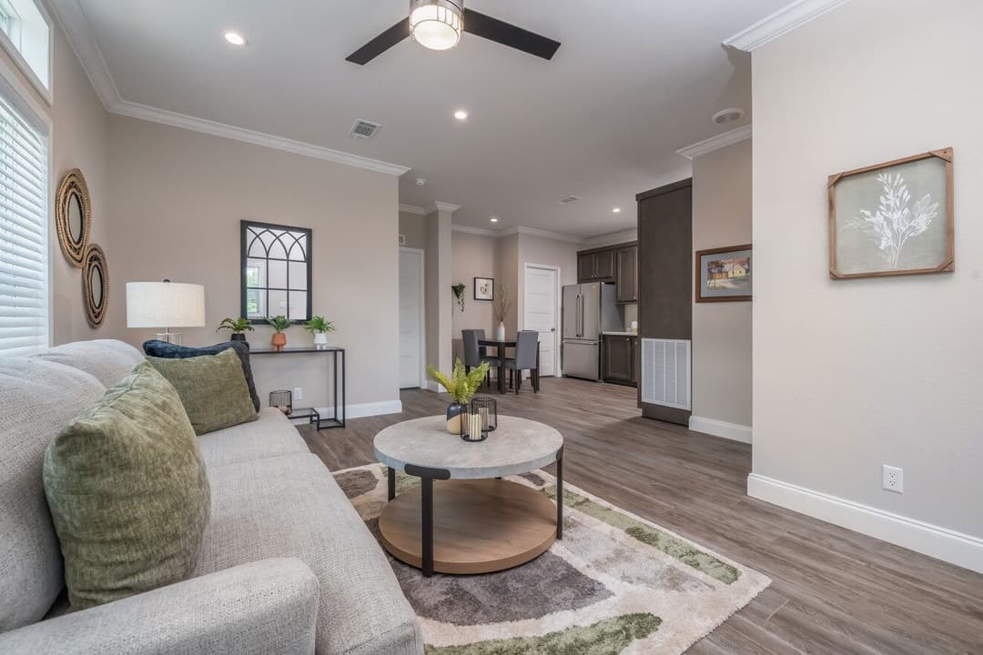 The chariot 24442a interior home features