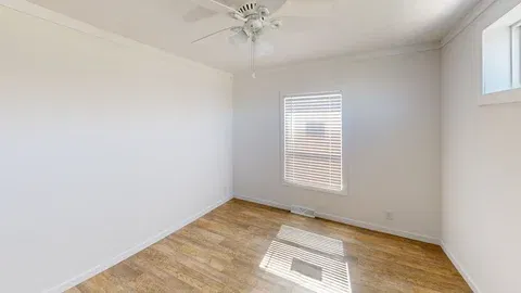 6481ls (standard) bedroom home features