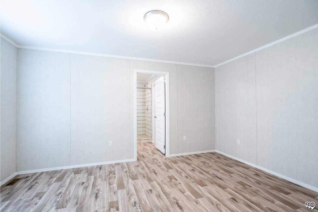 Arc1680-8018 bedroom home features