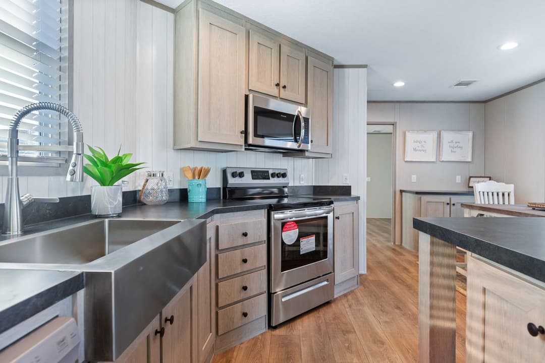 Resolution 16763j kitchen home features