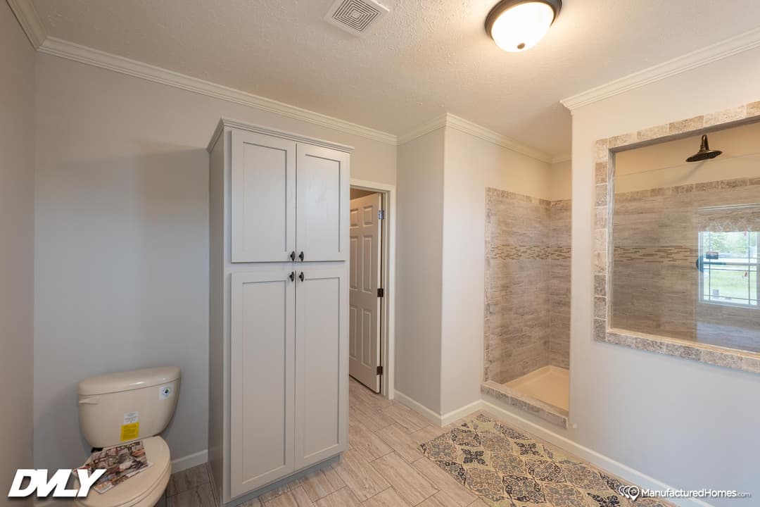 Novus bathroom home features