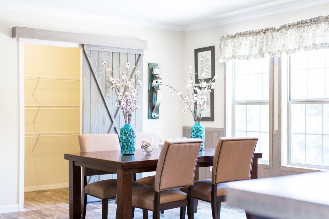 Woodbridge i interior home features