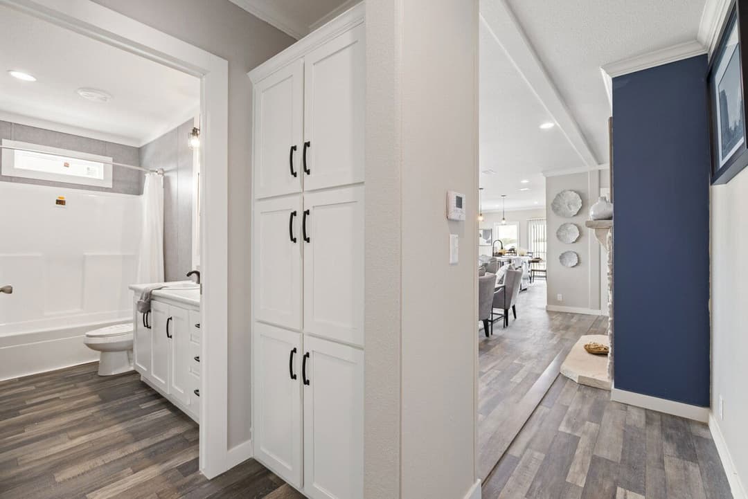 Palladium 30543d bathroom home features