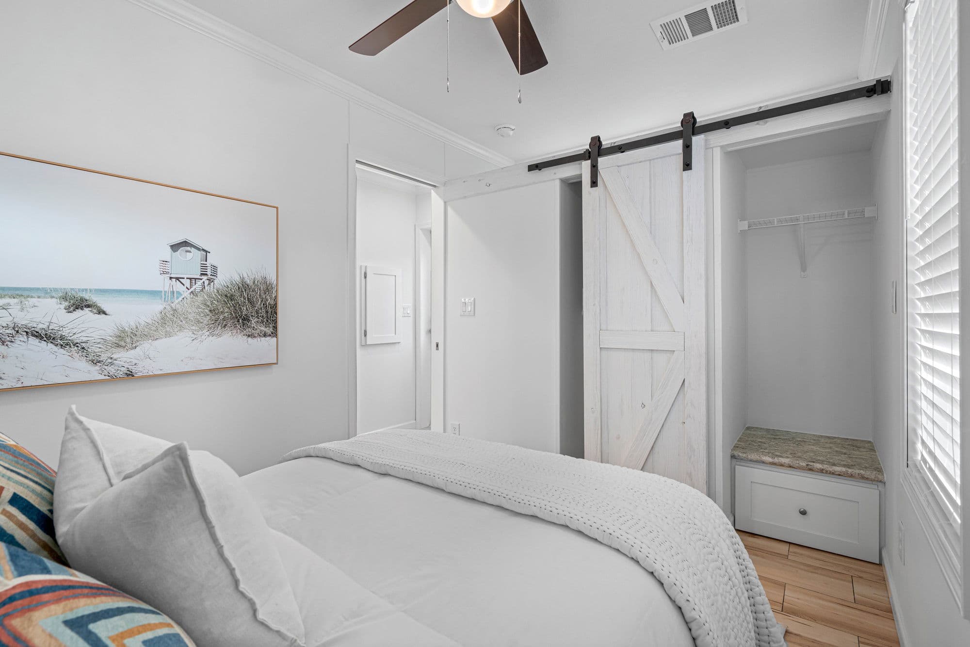 Paradise bedroom home features