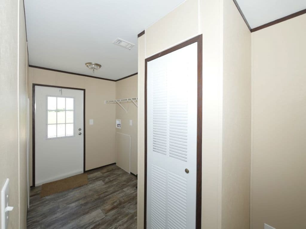 Beebe 2810 interior home features