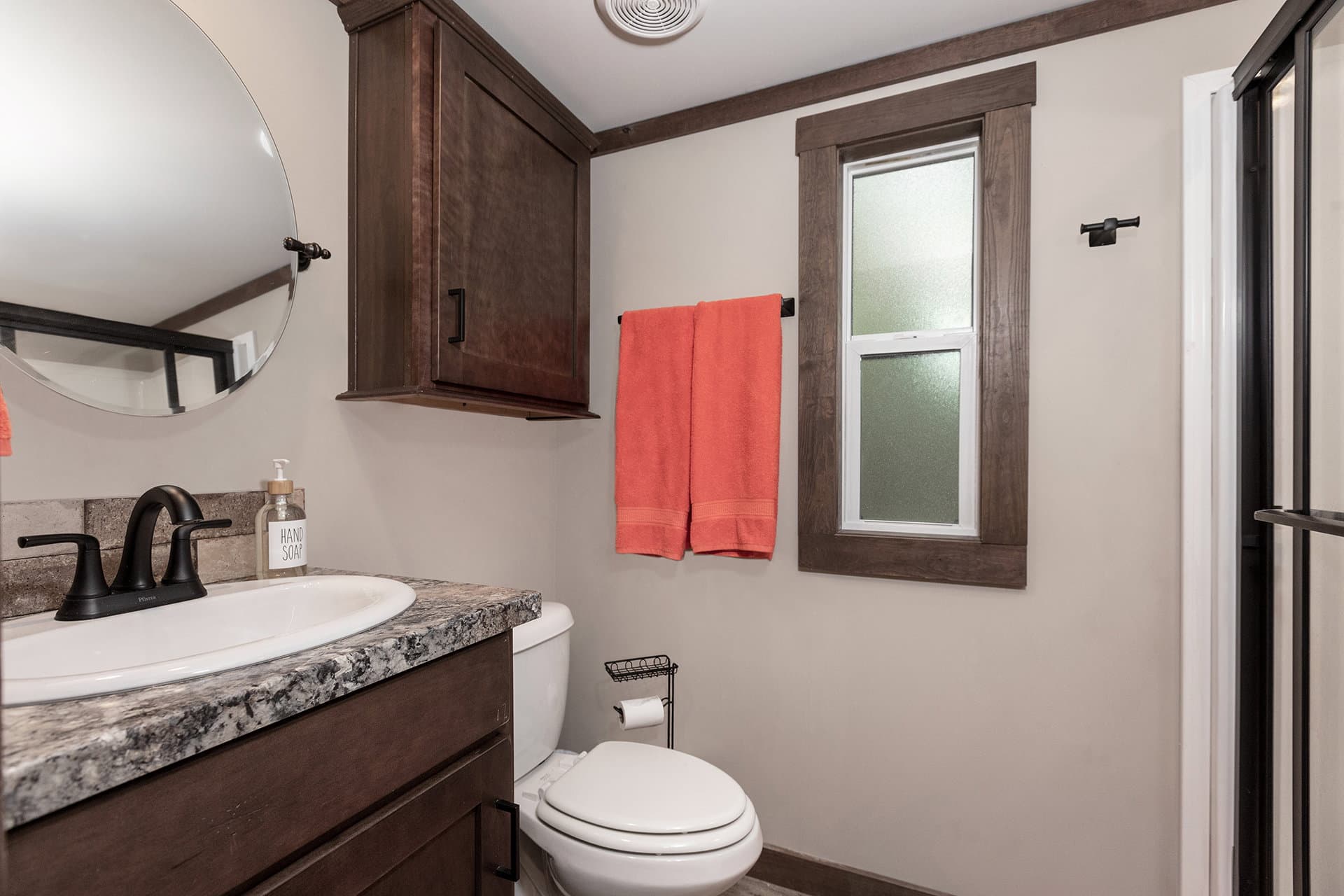 Bankhead bathroom home features