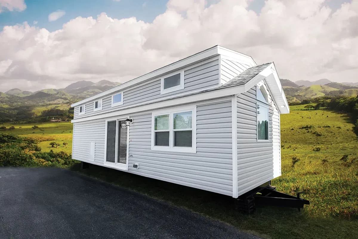 Lakeside 8155 elevation and exterior home features