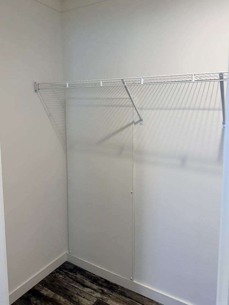 Eagar interior home features