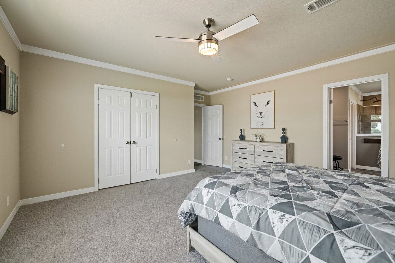 El rancho 32764a bedroom home features