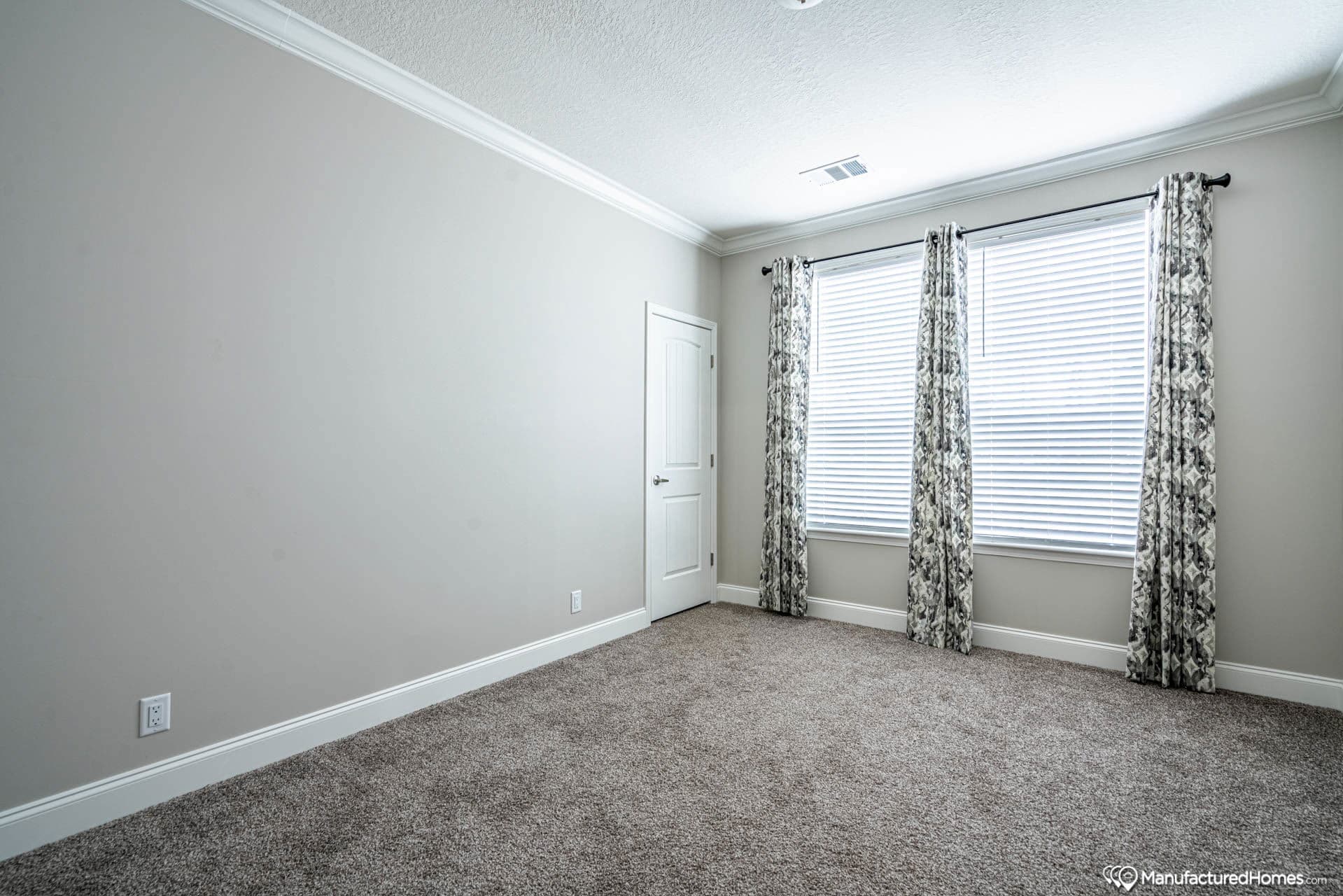 Ashley bedroom home features