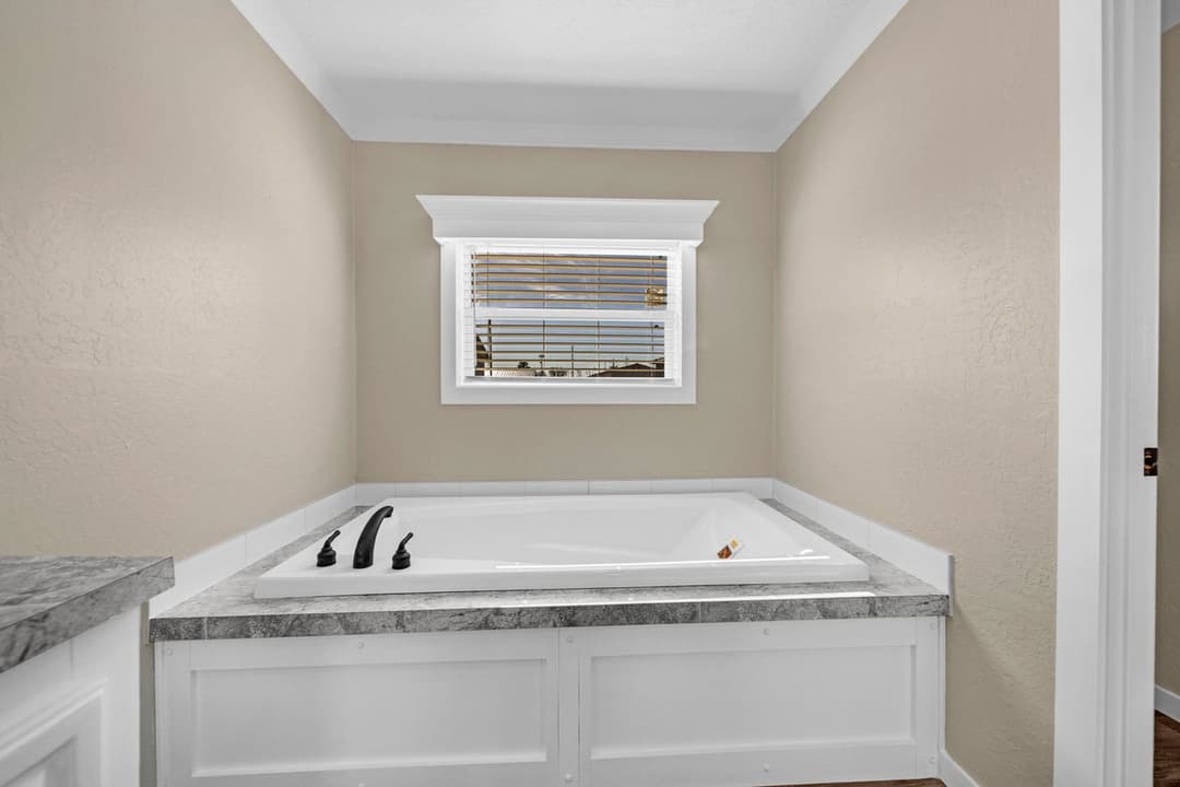Sapphire 28663a bathroom home features