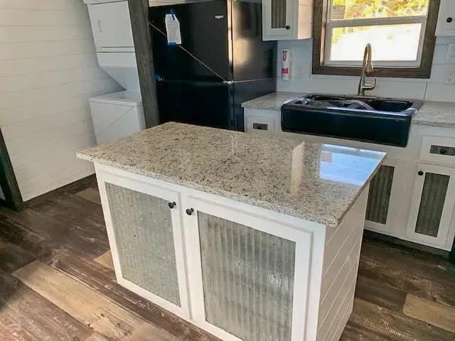 Pelican bay | 4b 111 kitchen home features