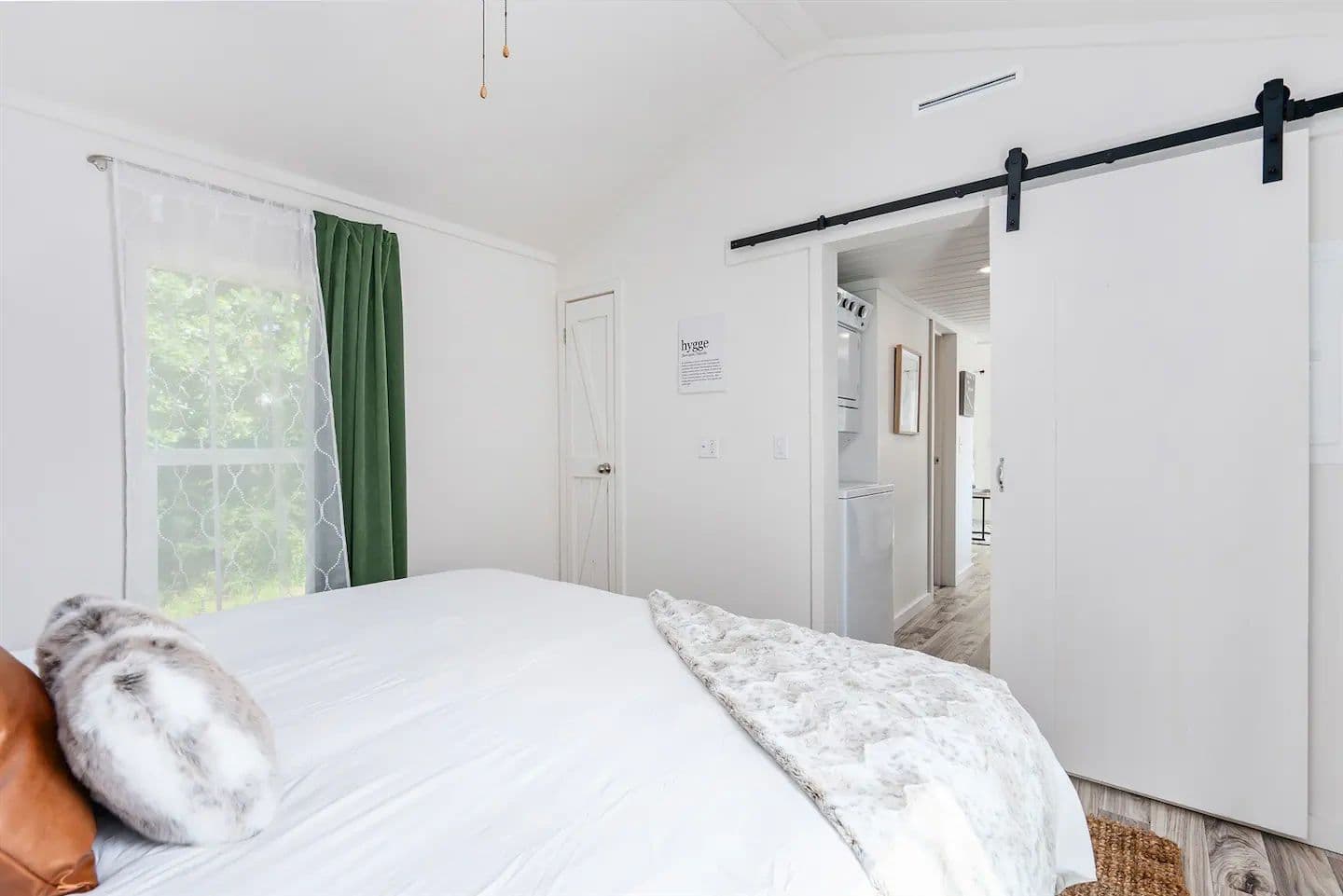 Whispering pines | 4b 100 bedroom home features