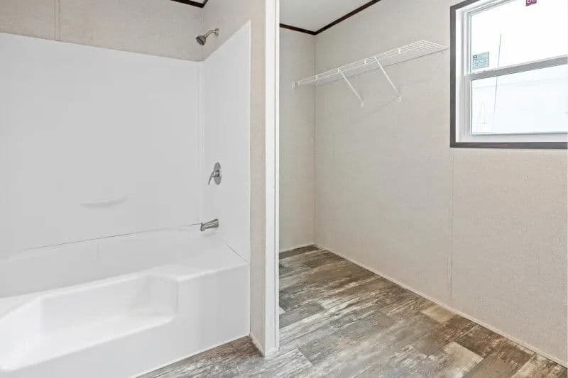 Pinnacle bathroom home features