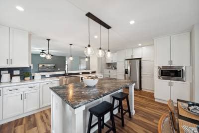 Catalina kitchen home features