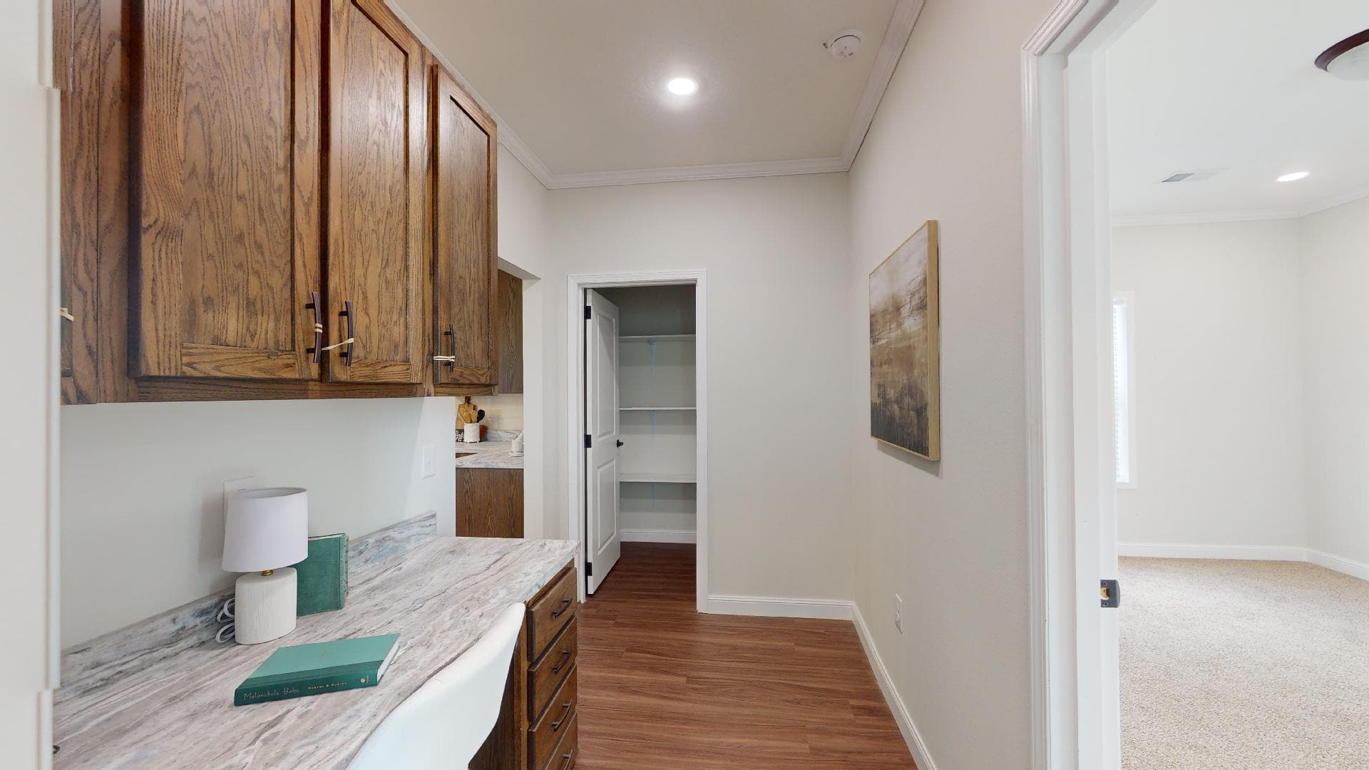 Pri4784-3503 interior home features