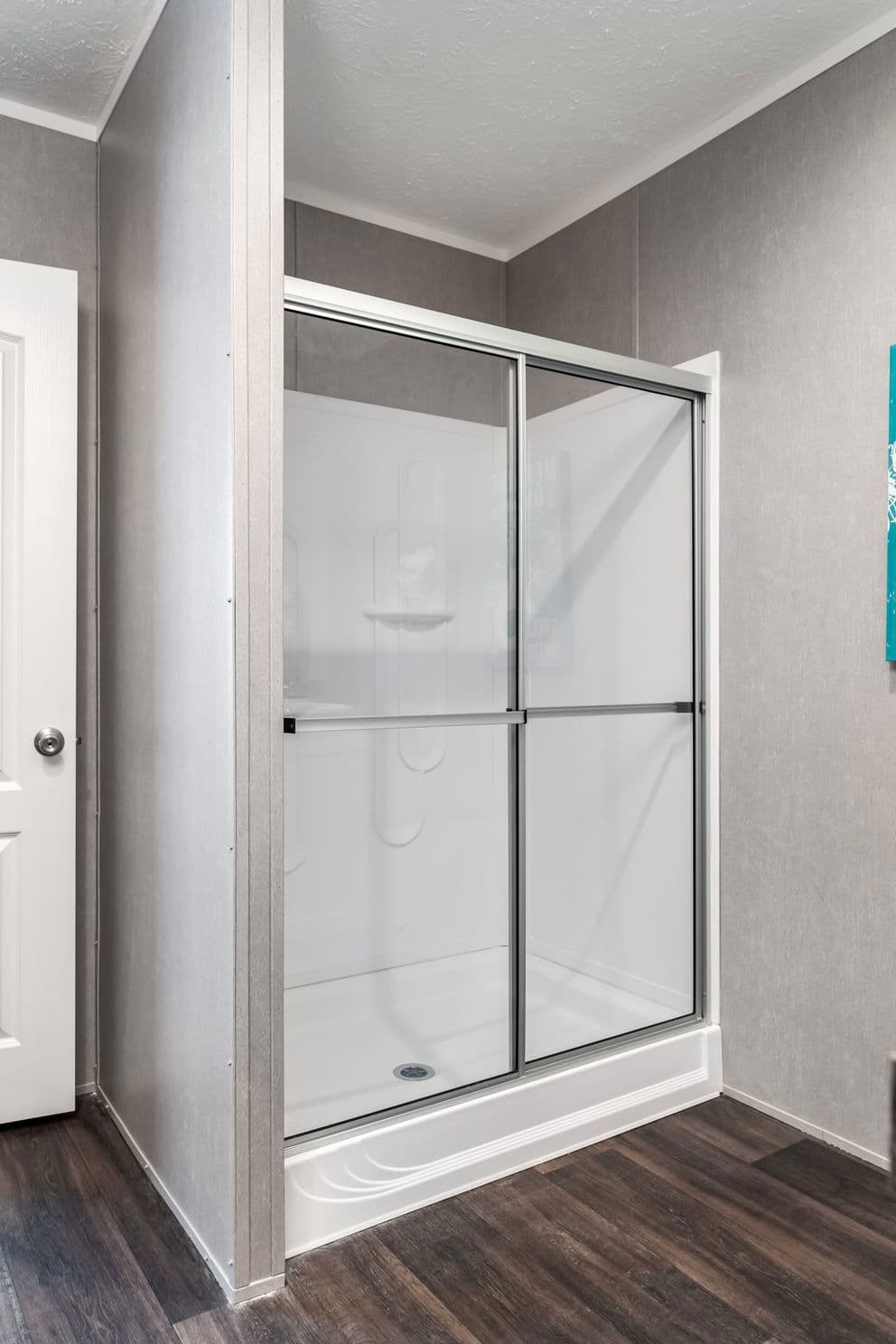 The eagle 76 bathroom home features