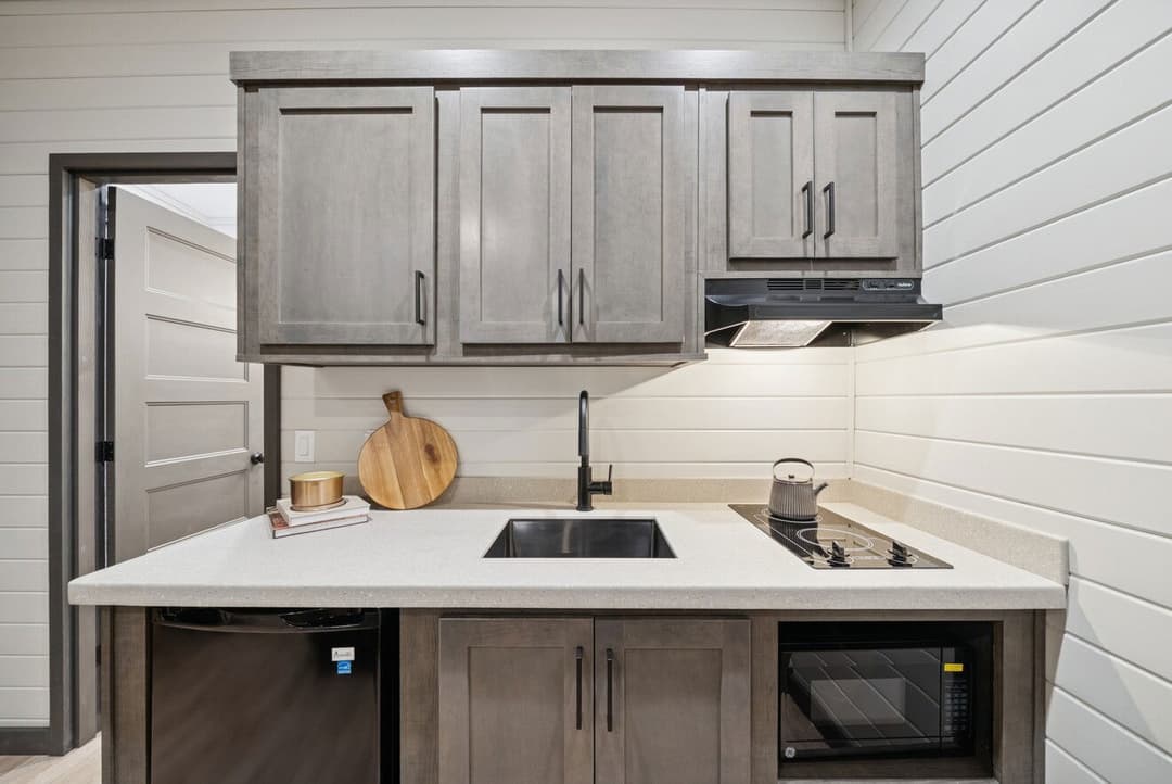 Cottonwood 14361h kitchen home features