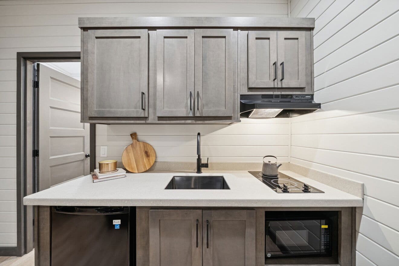 Cottonwood 14361h kitchen home features