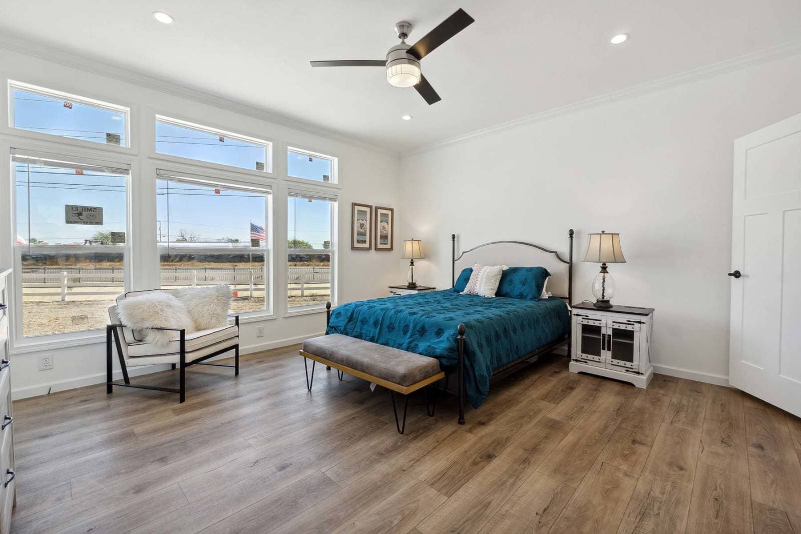 Titan extreme 3276t [the memphis] bedroom home features