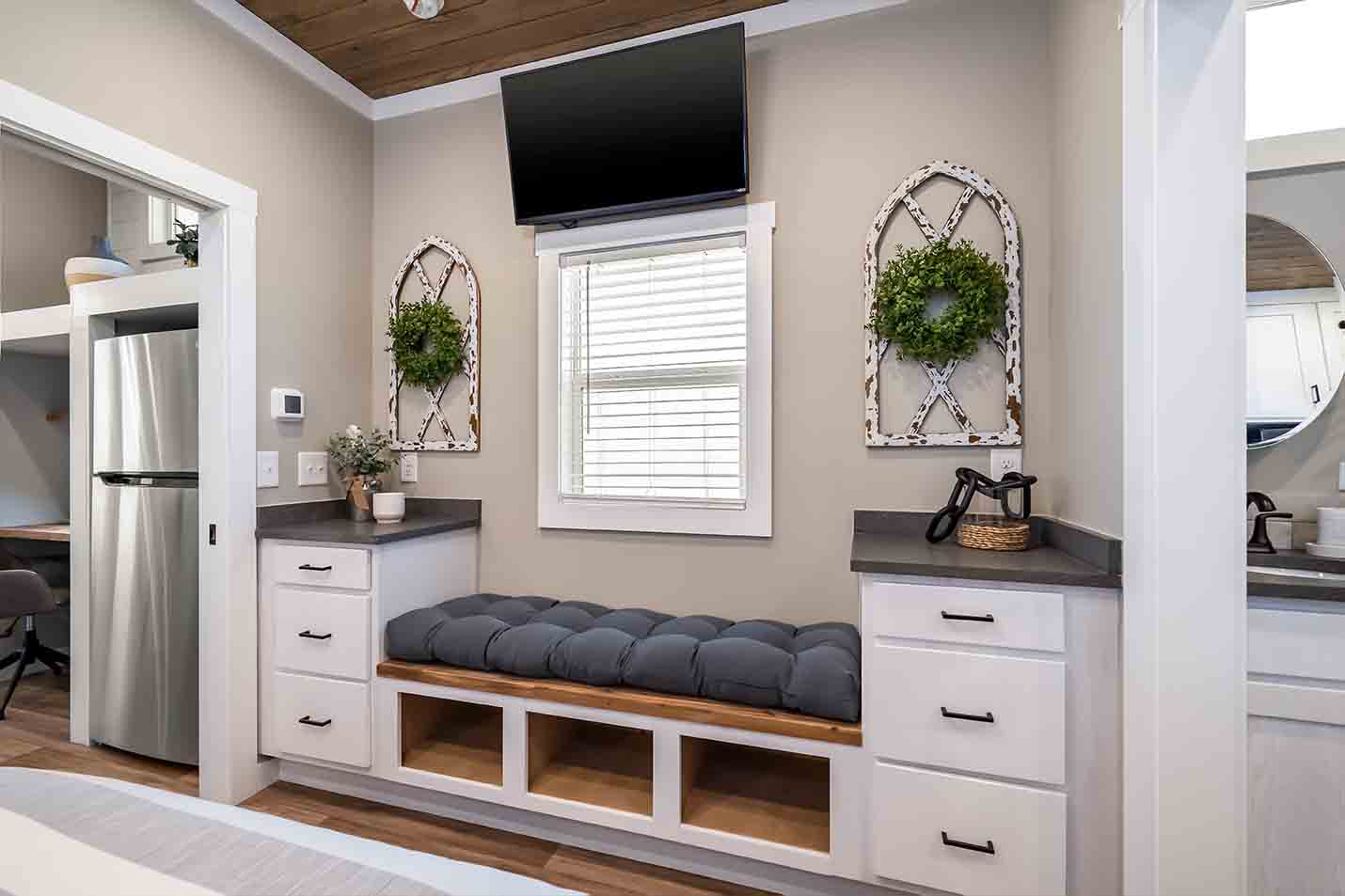 Cheaha bedroom home features