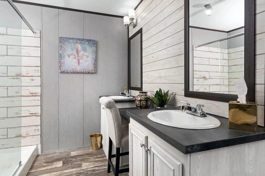 The seaside 2 bathroom home features