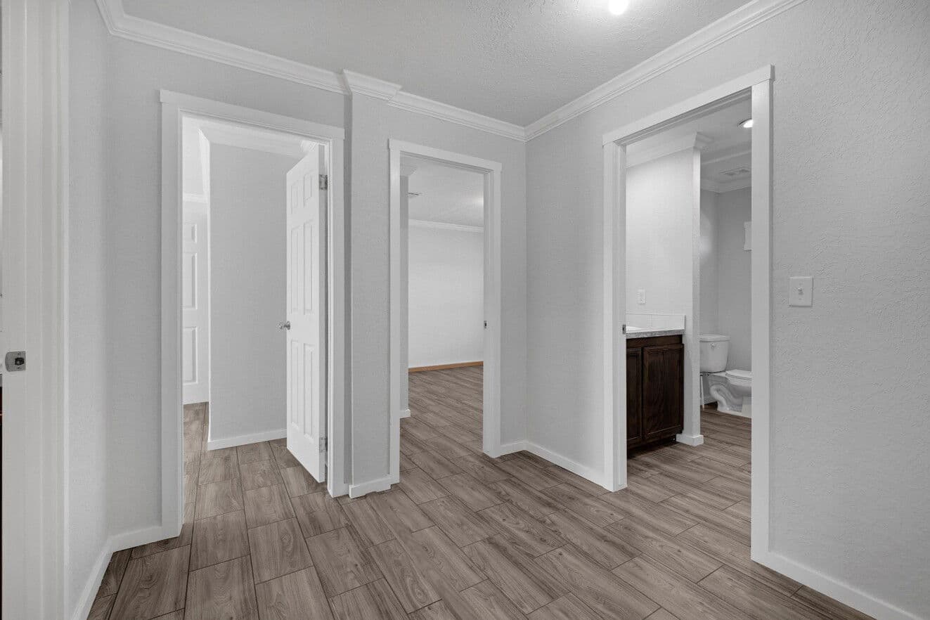 Topaz 28764a interior home features