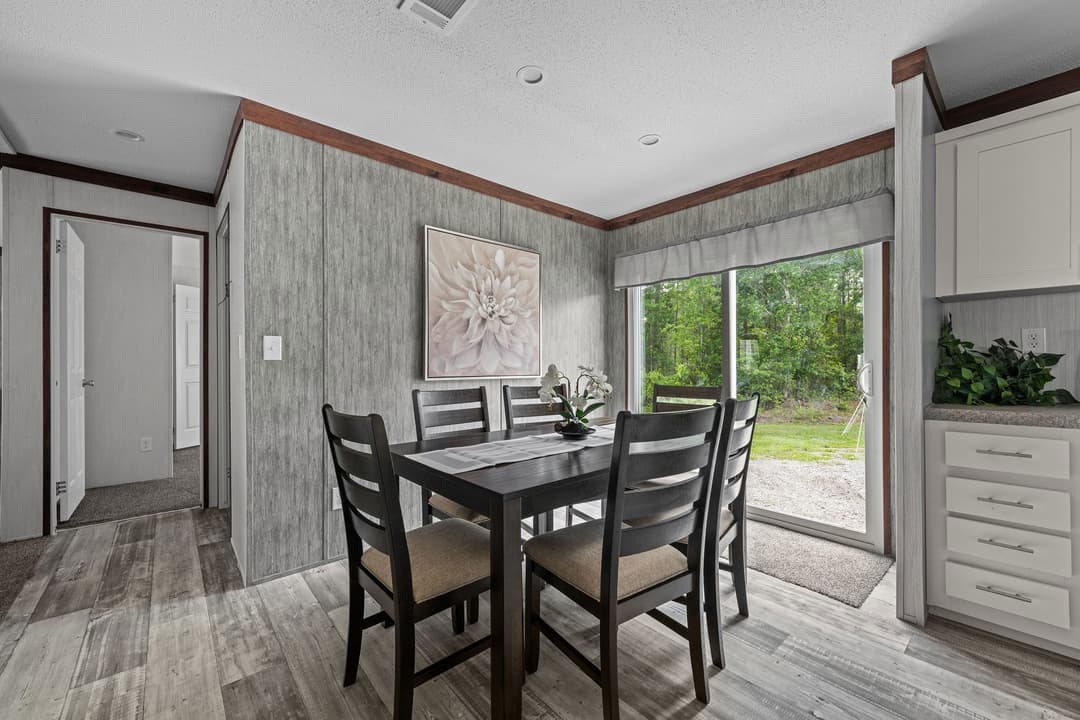 Nitro interior home features