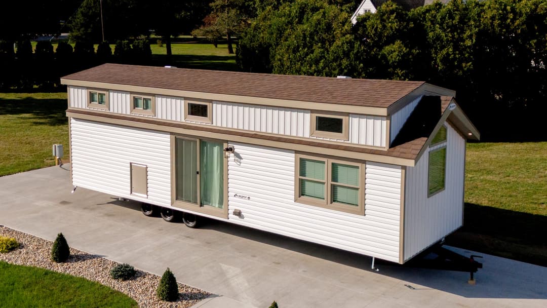 Lakeside 8155 elevation and exterior home features