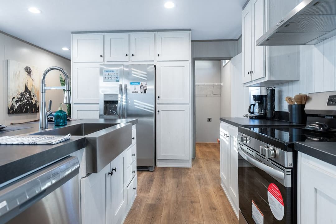 Resolution 16763x kitchen home features