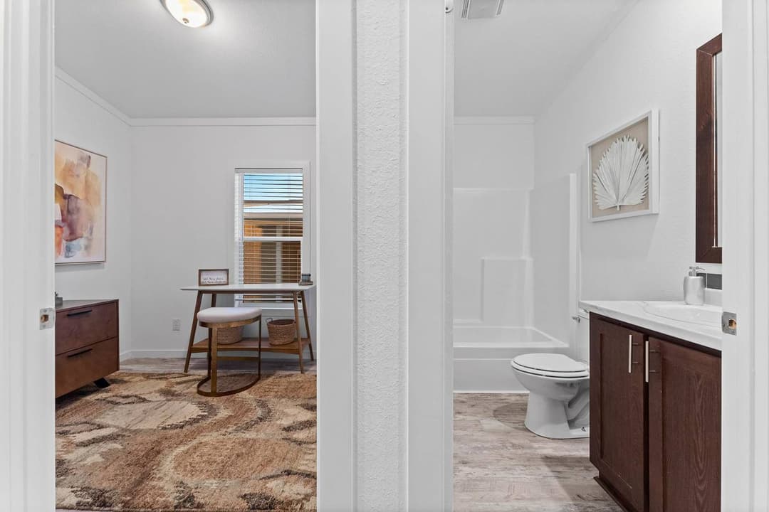 Innovation 1668h bathroom home features