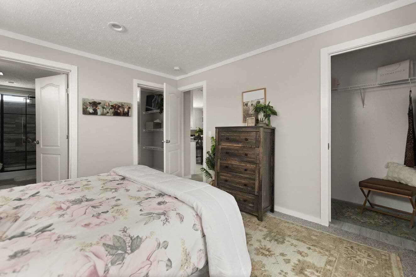 Escape 28443b bedroom home features