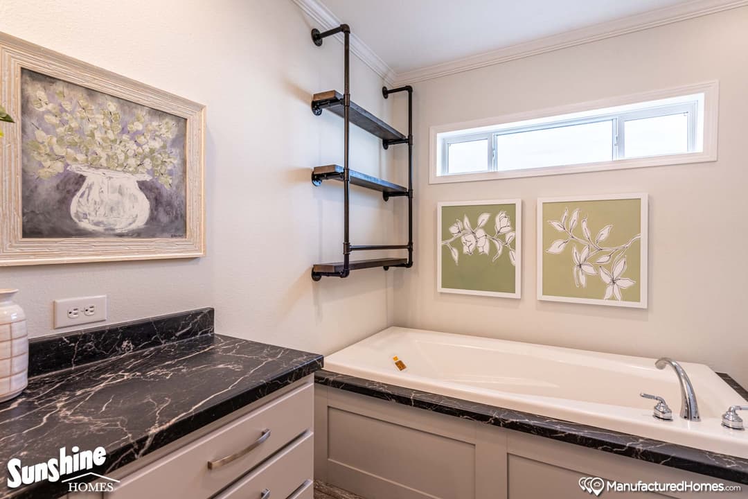 Pri1684-1021 bathroom home features