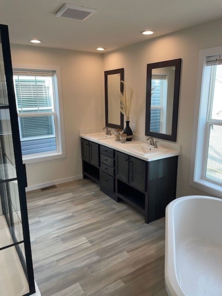 Elm st bathroom home features