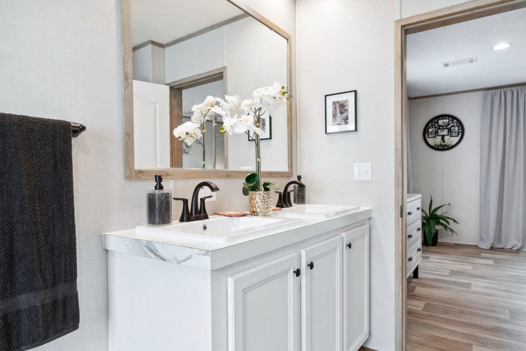 The real deal bathroom home features