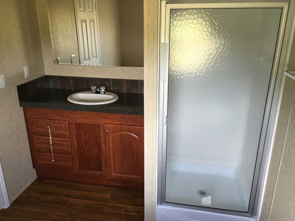 Willie bathroom home features